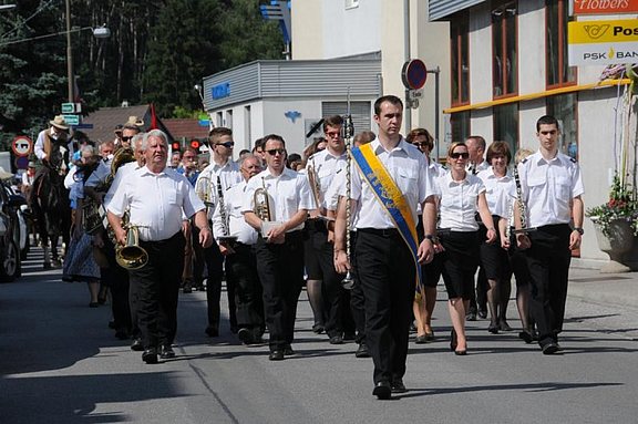 2011-Kirtag Hirtenberg.JPG