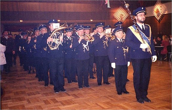 2001-Feuerwehrball Hirtenberg.JPG 